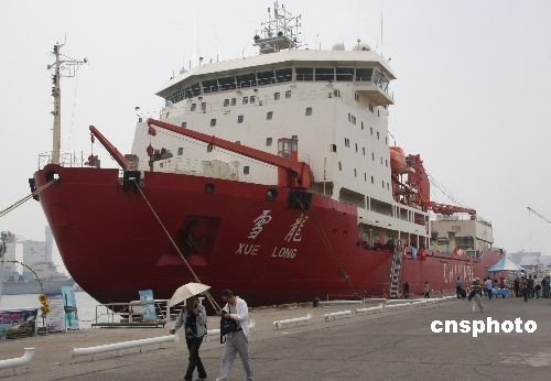 南極科考船“雪龍”號艦載直升機(jī)墜海 一人失蹤