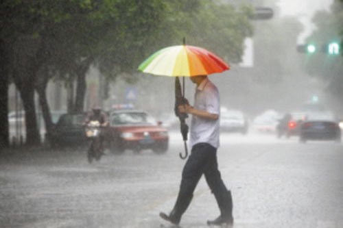 廣東多地普降強酸雨 專家稱不會導致皮膚癌