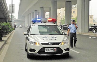 高考首日又現(xiàn)馬大哈 忘帶準(zhǔn)考證交警狂奔送回家