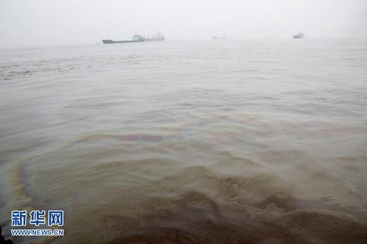 長江鎮(zhèn)江段海輪側(cè)翻沉沒