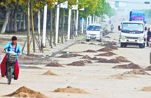 膠南遭遇200年一遇暴雨 被淹汽車(chē)擠爆修理廠