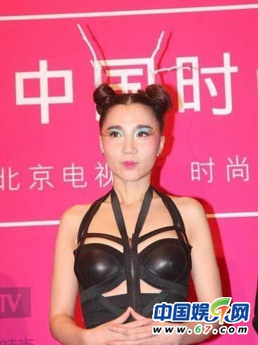 章子怡周慧敏鞏俐內(nèi)衣外穿 大跌眼鏡的女神失足瞬間