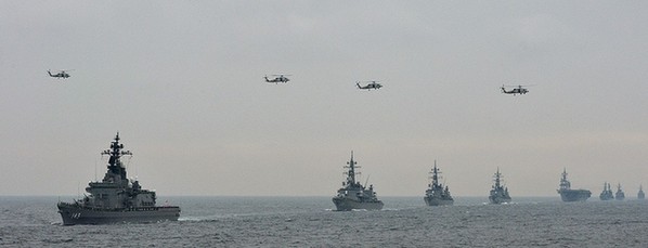 日本海上自衛(wèi)隊在相模灣舉行閱艦式 美海軍參與