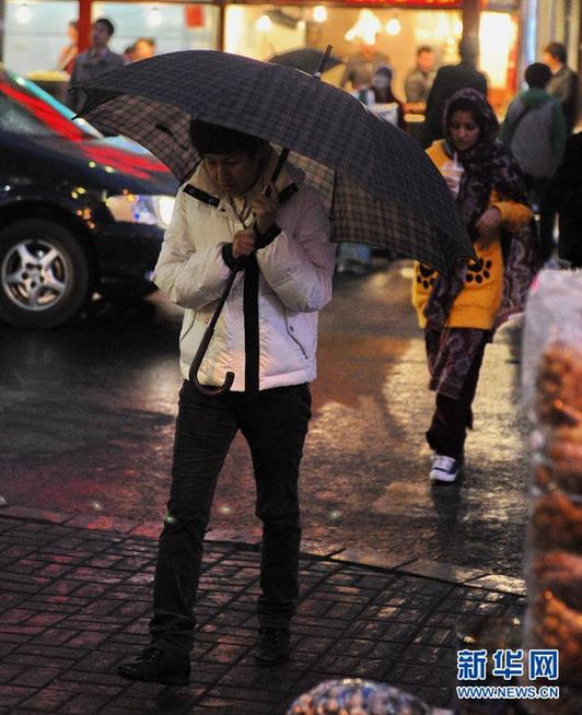 我國多地現(xiàn)降溫降雨天氣 一場秋雨一場寒