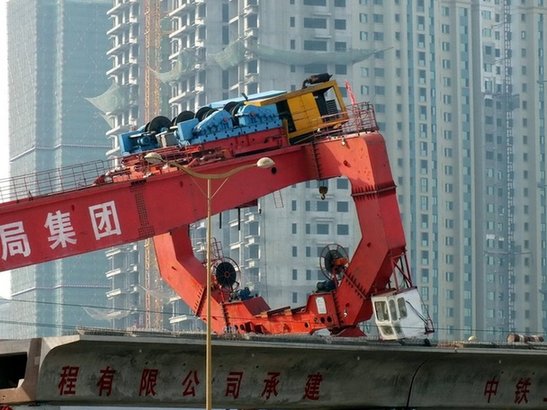 哈爾濱在建工地發(fā)生架橋機倒塌事故 多人傷亡