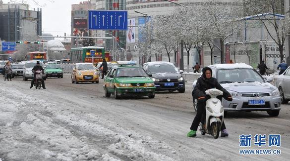 （生態(tài)）（1）呼和浩特降下今冬以來最大雪