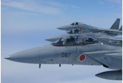 中國飛機抵釣魚島上空 日本派9戰(zhàn)機攔截