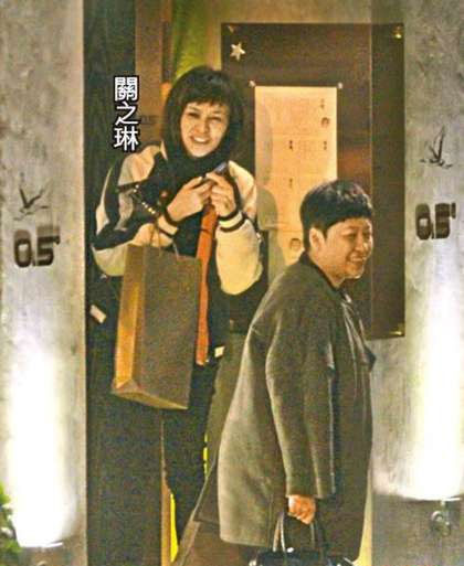 50歲關之琳被疑好事將近 把酒會友神采飛揚(圖)