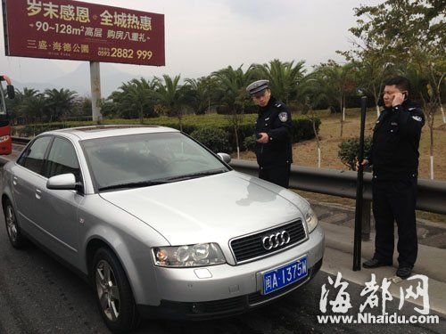 歹徒開著豪車，在高速上被警方截停