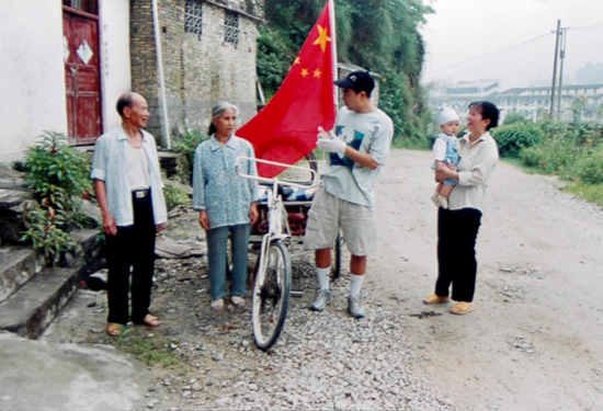 小麥島流浪王 中國阿甘騎三輪走中國