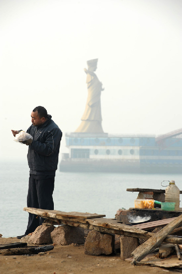 小麥島流浪王 中國阿甘騎三輪走中國