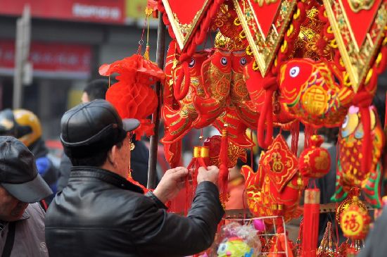 過(guò)大年趕大集 李村集場(chǎng)面火爆年味濃