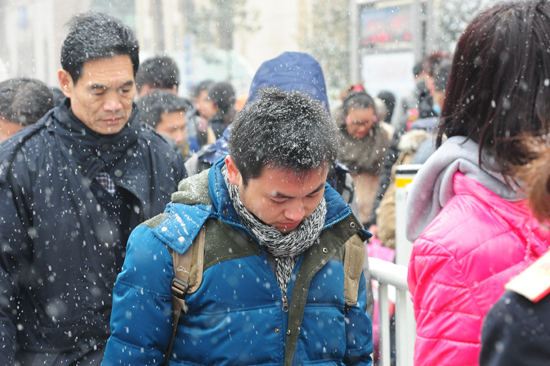 風雪難阻歸家路 實拍大雪中的春運